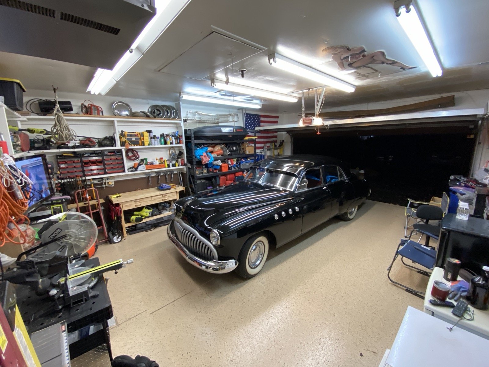 Finished garage epoxy floor with chip broadcast system